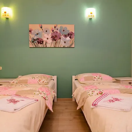 Smaragd & Rose شقة *