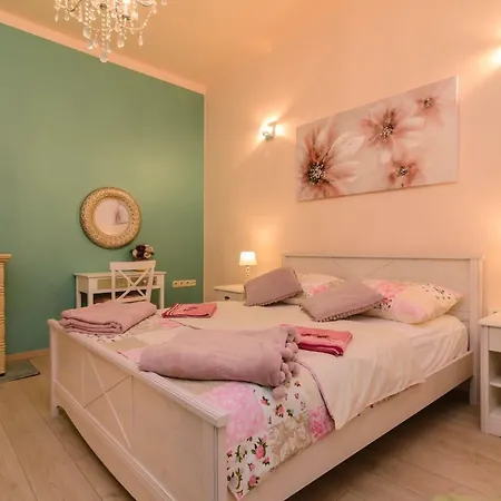 Smaragd & Rose شقة *